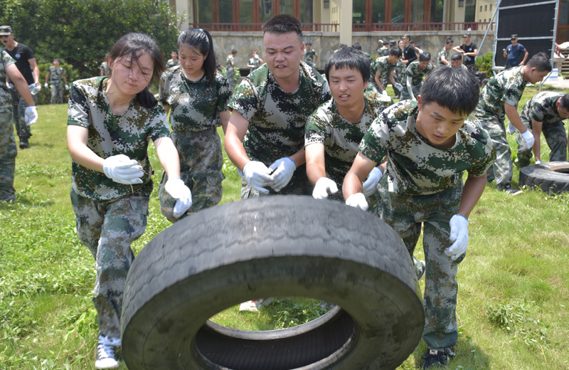 2019年球盟会城轨应届毕业生入职培训，通过拓展团建，加强了新员工的凝聚力与向心力。