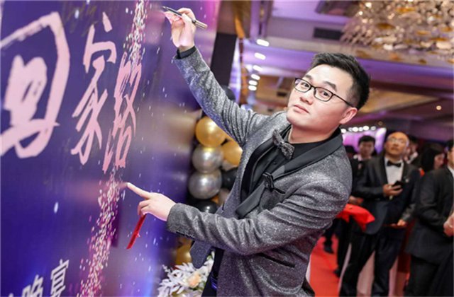 【高光“疫”事】勇敢逆行的特殊“网约车”——球盟会90后，用信念打通生命运输线