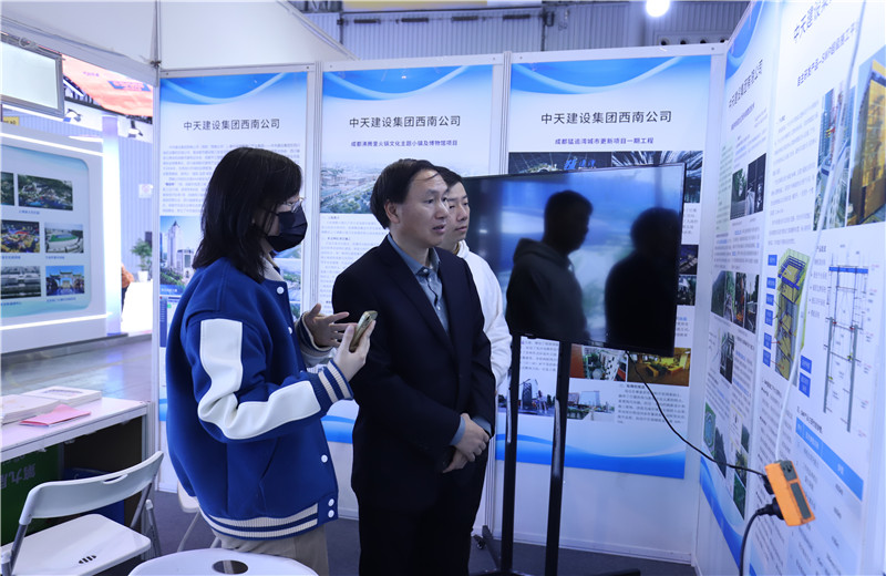 2023年11月16日至18日第三届川渝住房城乡建设博览会在成都召开，西南公司携集团SWP自主研发钢平台提升技术、钢结构栈道全过程关键建造技术参加会议。