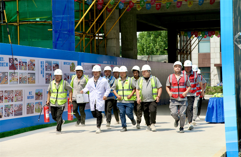 2025年6月24日，中海企业集团山东公司“人人讲安全，个个会应急——查找身边安全隐患”2025年“安全生产月”主题活动在天津公司济南中海天空之镜项目成功举办。